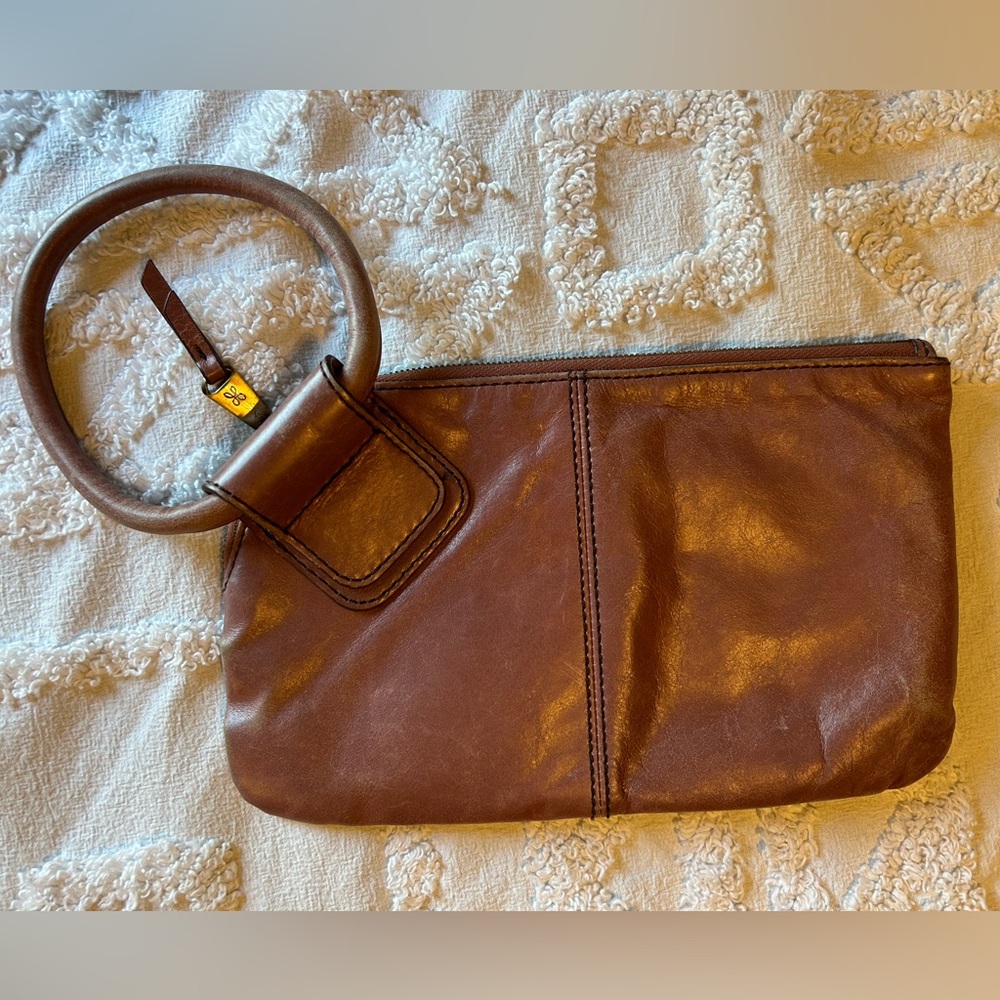Hobo Wristlet Clutch in Mauve